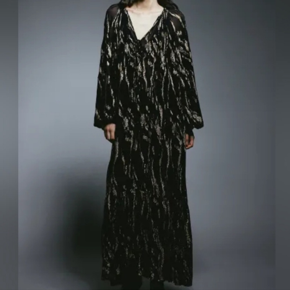🆕 H&M Black and hold metallic Long sleeve Maxi dress.